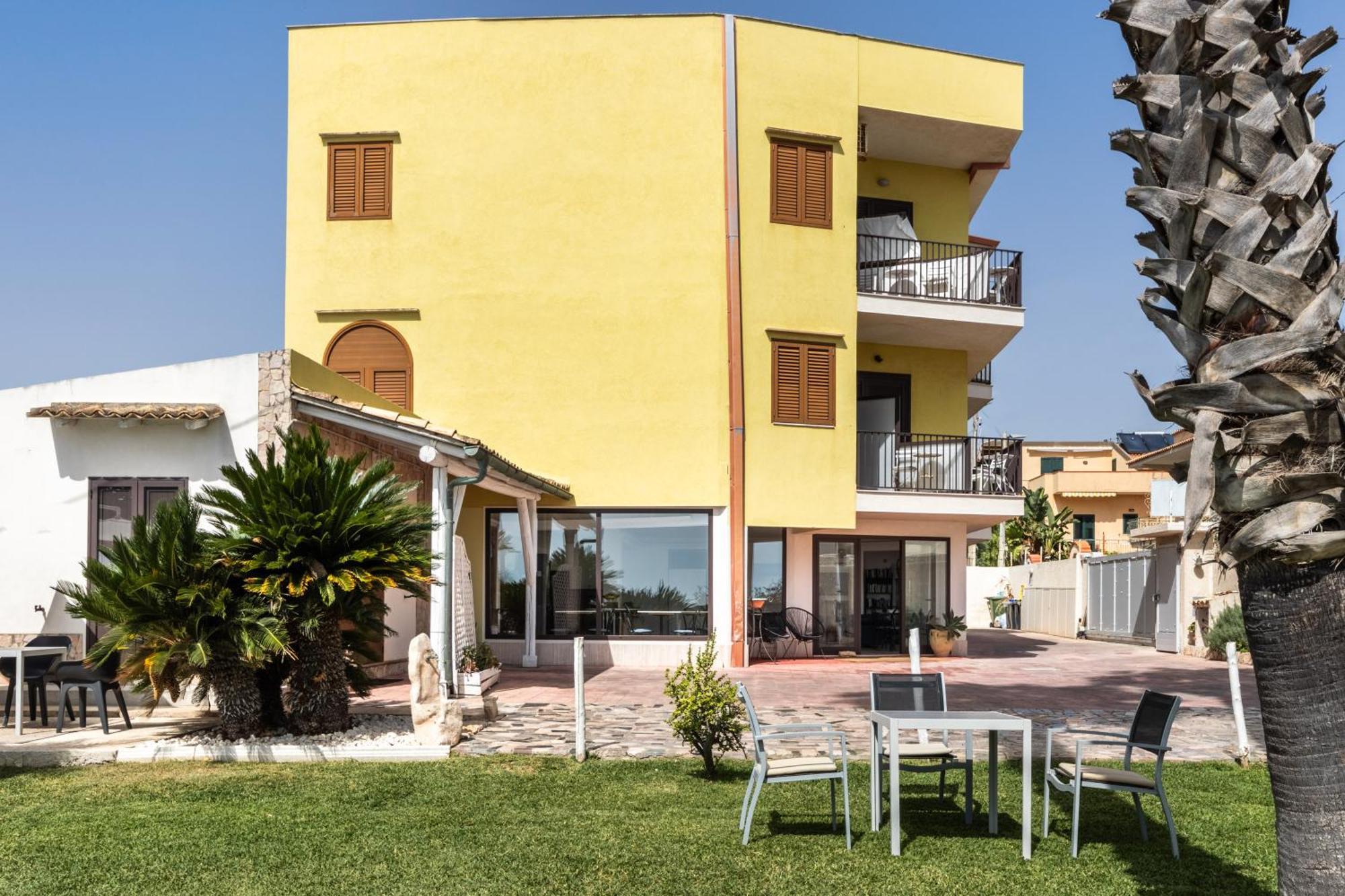 B&B La Terrazza Sul Mare アヴォラ エクステリア 写真