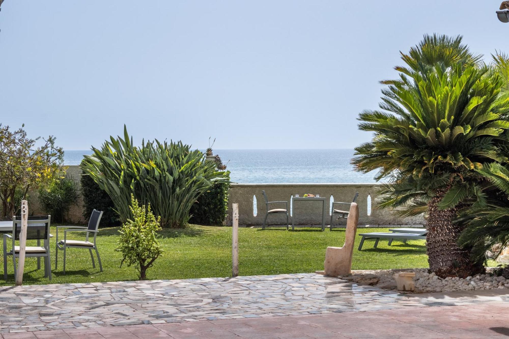 B&B La Terrazza Sul Mare アヴォラ エクステリア 写真