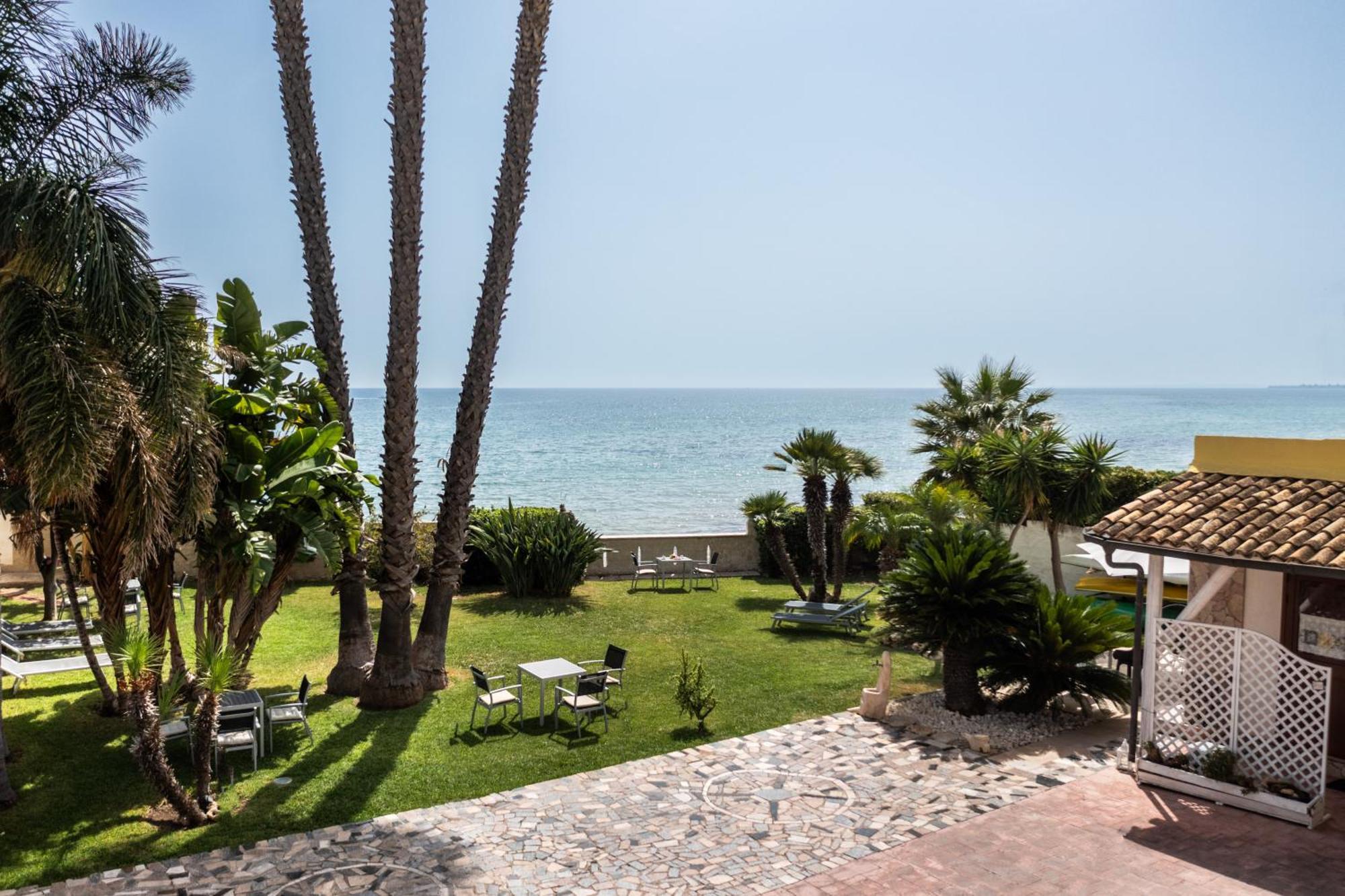 B&B La Terrazza Sul Mare アヴォラ エクステリア 写真