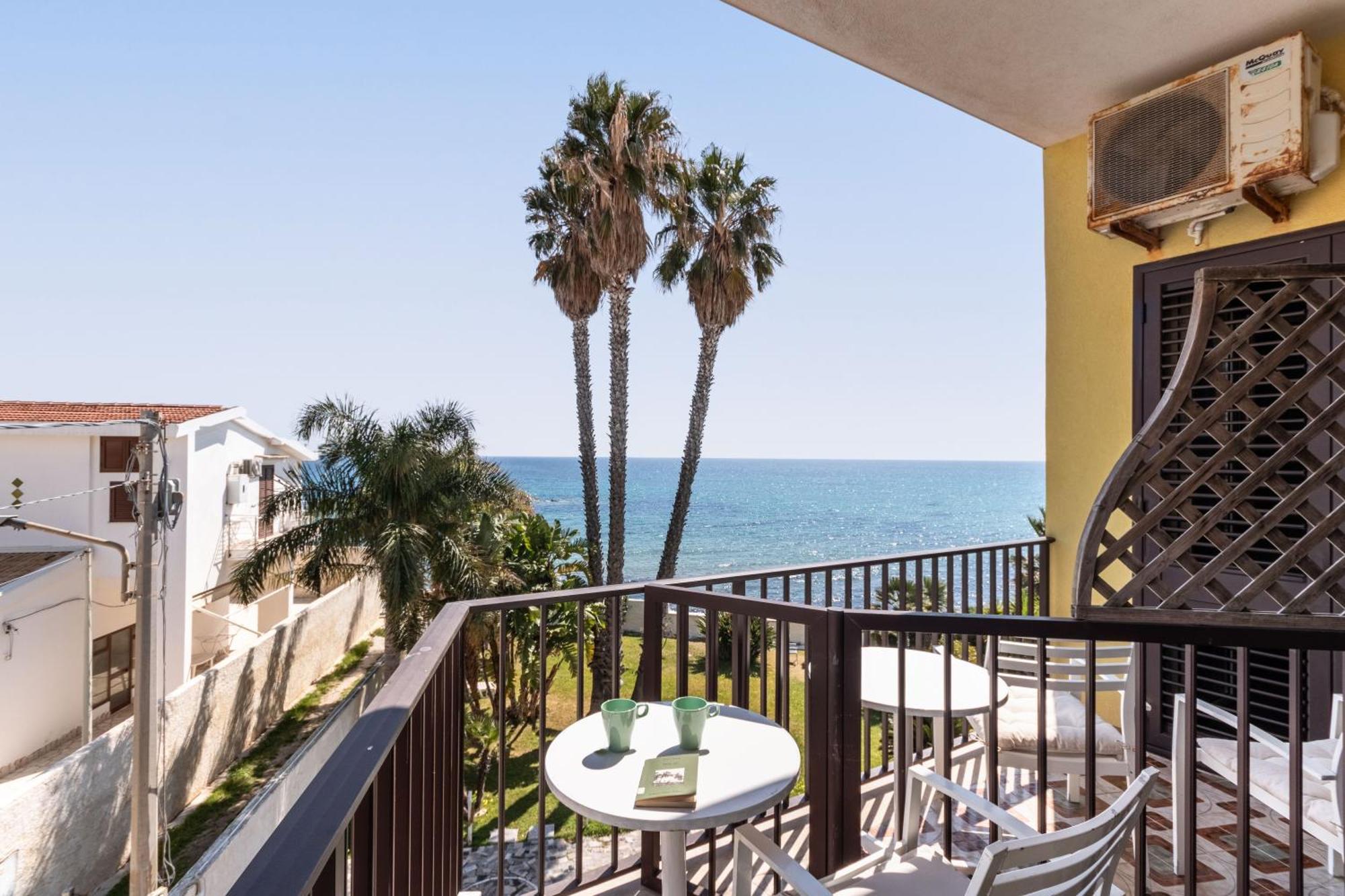 B&B La Terrazza Sul Mare アヴォラ エクステリア 写真