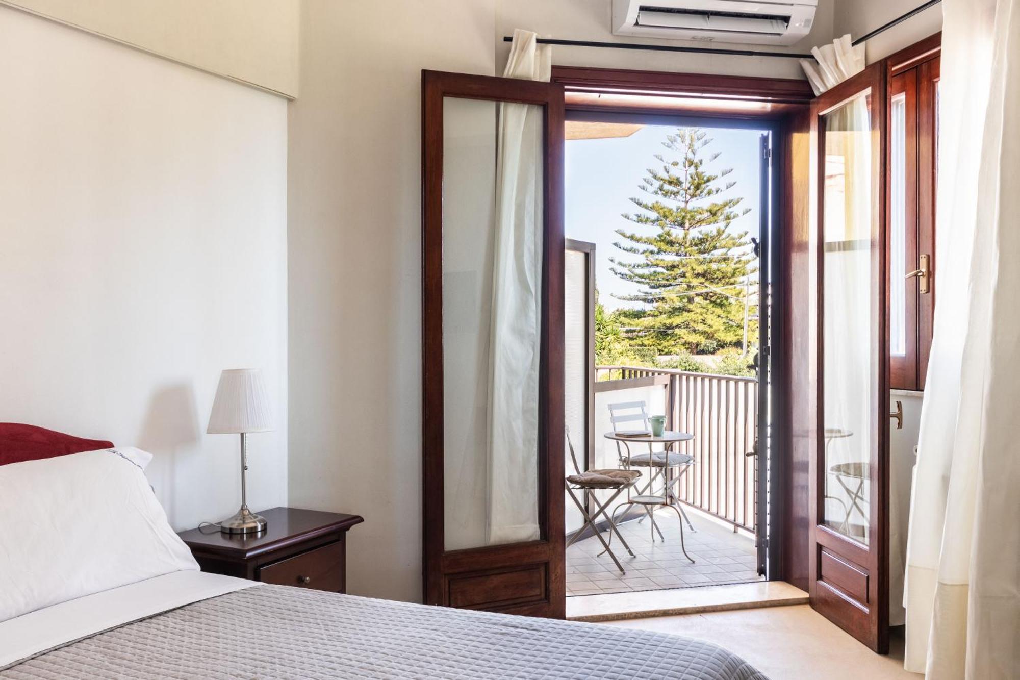 B&B La Terrazza Sul Mare アヴォラ エクステリア 写真