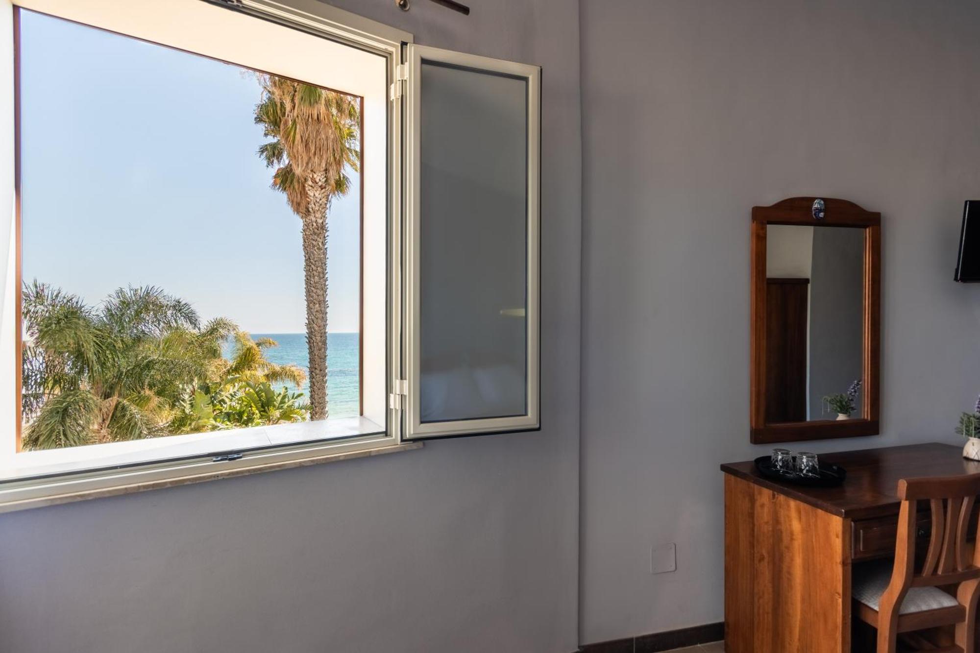 B&B La Terrazza Sul Mare アヴォラ エクステリア 写真