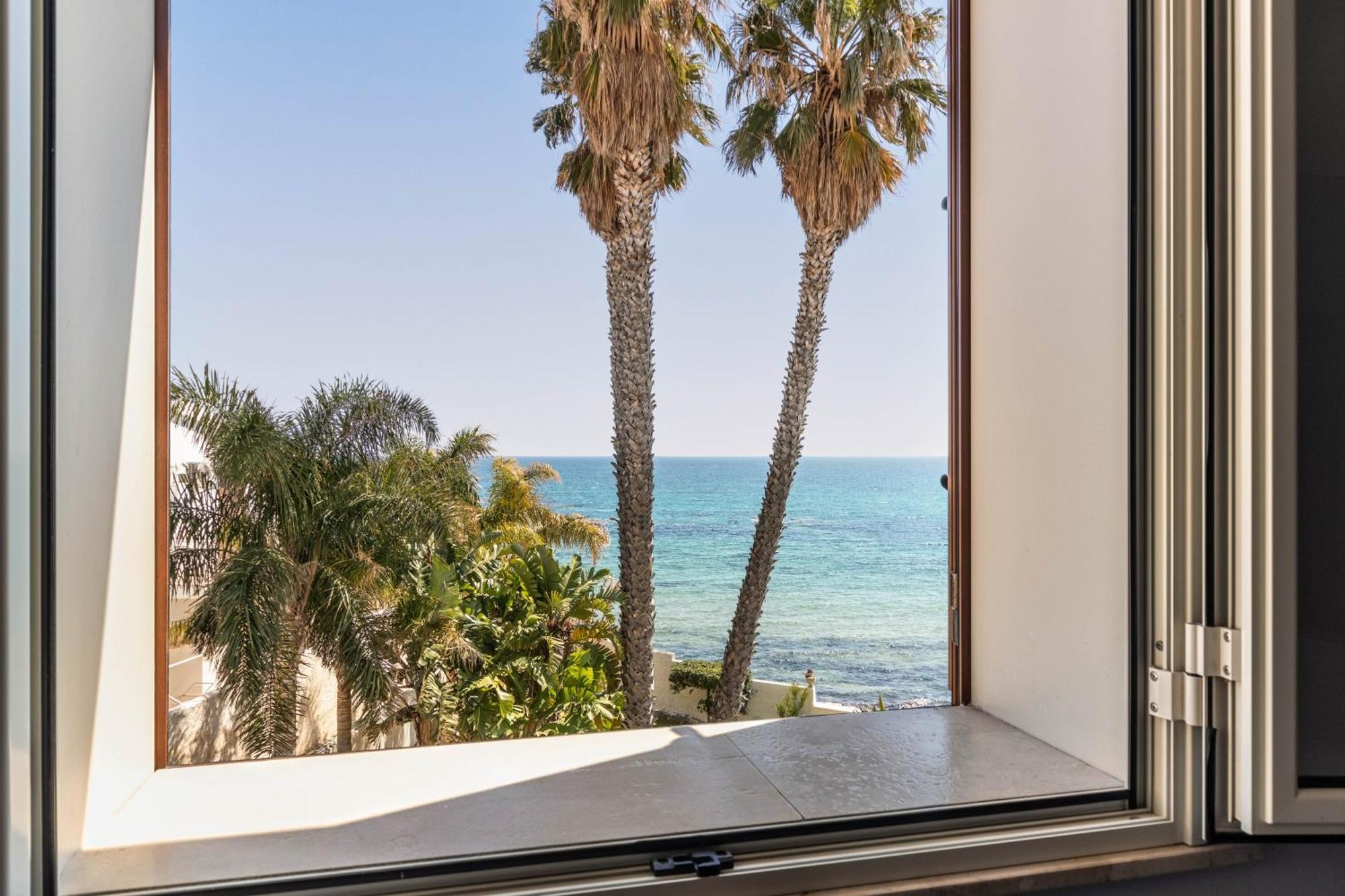 B&B La Terrazza Sul Mare アヴォラ エクステリア 写真