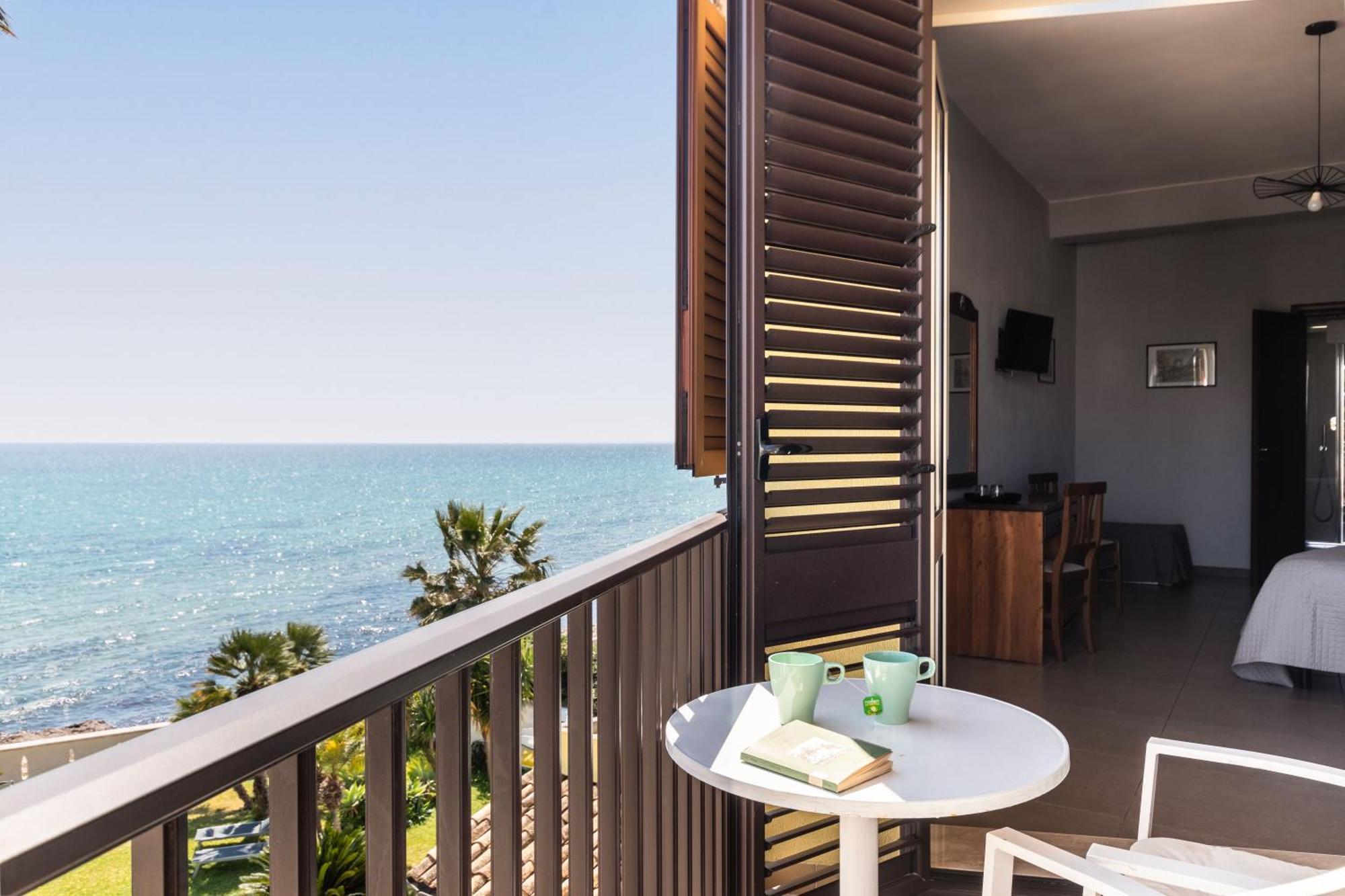 B&B La Terrazza Sul Mare アヴォラ エクステリア 写真